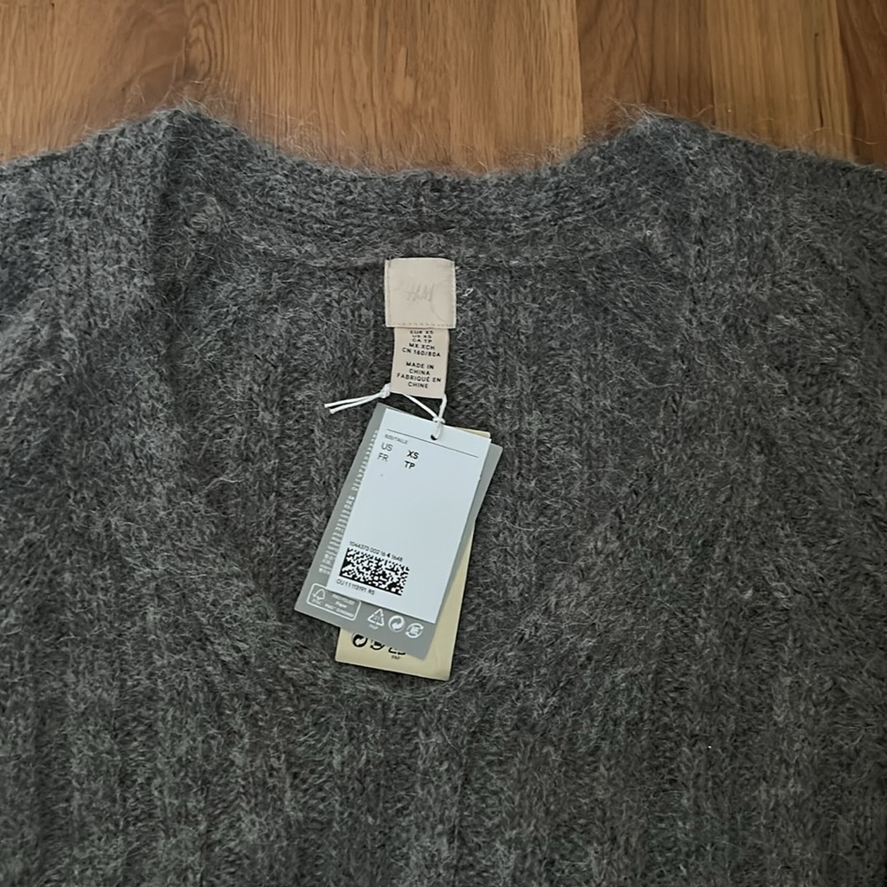 H&M Wool-Alpaca Blend V-Neck Sweater - NWT - Picture 2 of 6